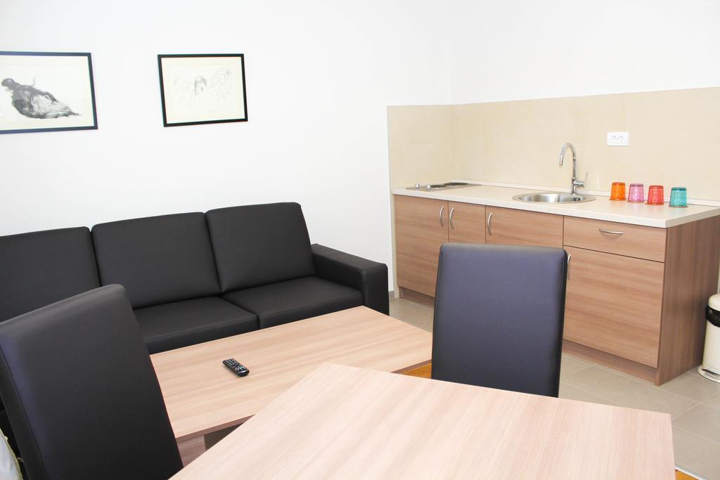 Wake Up Apartments&Rooms Belgrado Buitenkant foto