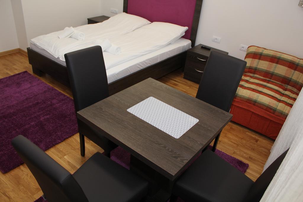 Wake Up Apartments&Rooms Belgrado Buitenkant foto