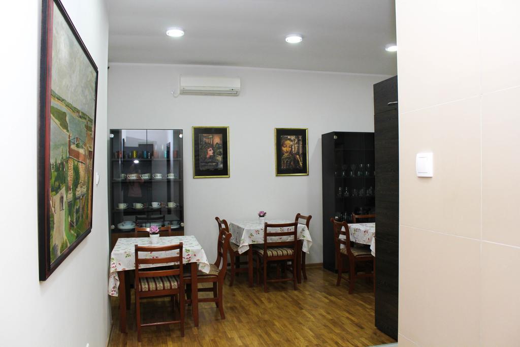 Wake Up Apartments&Rooms Belgrado Buitenkant foto