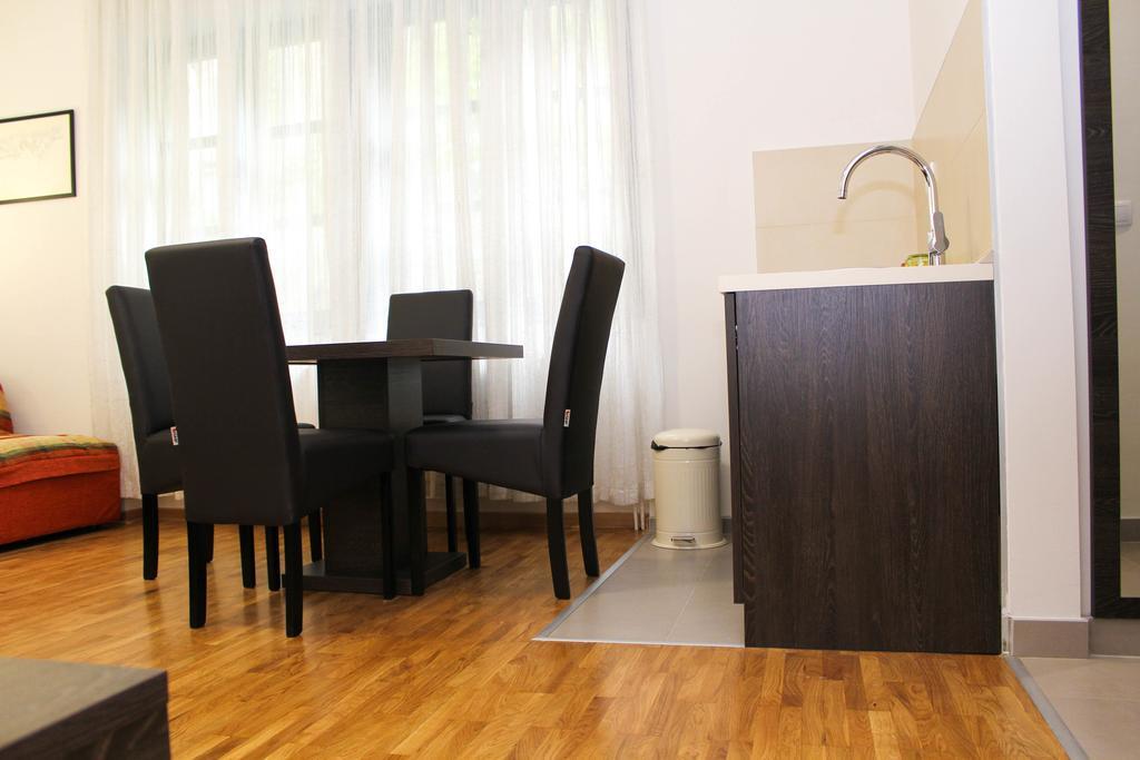 Wake Up Apartments&Rooms Belgrado Buitenkant foto