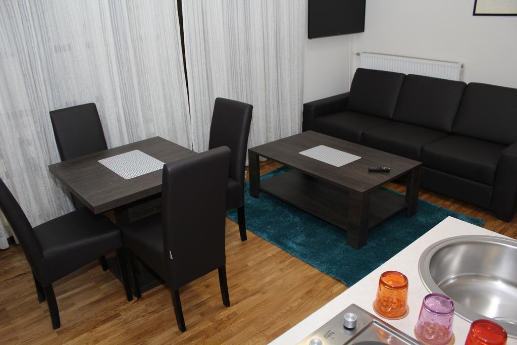 Wake Up Apartments&Rooms Belgrado Buitenkant foto