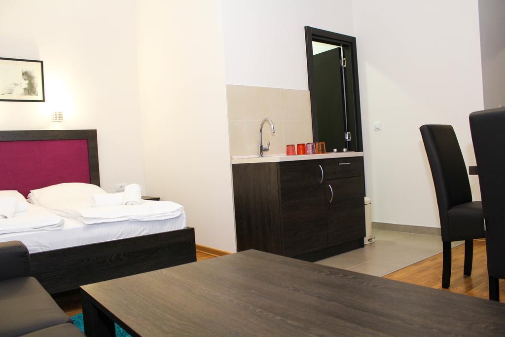 Wake Up Apartments&Rooms Belgrado Buitenkant foto