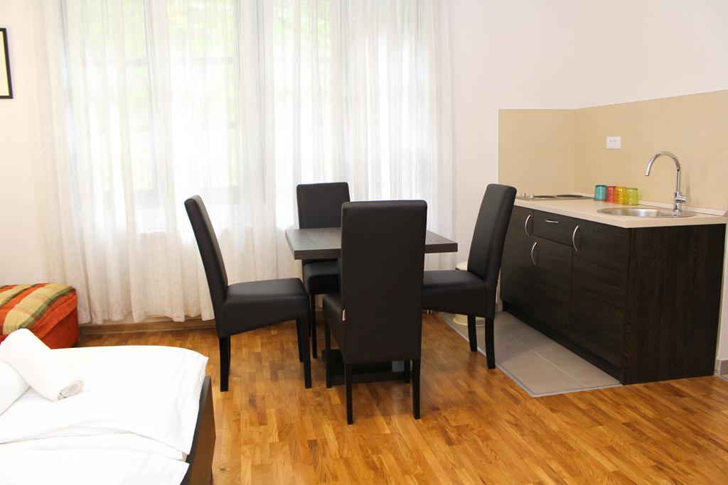 Wake Up Apartments&Rooms Belgrado Buitenkant foto