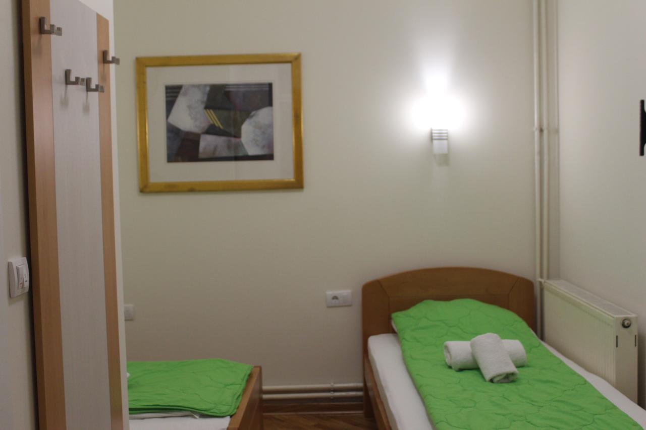 Wake Up Apartments&Rooms Belgrado Buitenkant foto